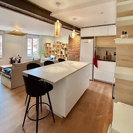 Les Puits Clos : Magnifique T2 Sous Les Toits *